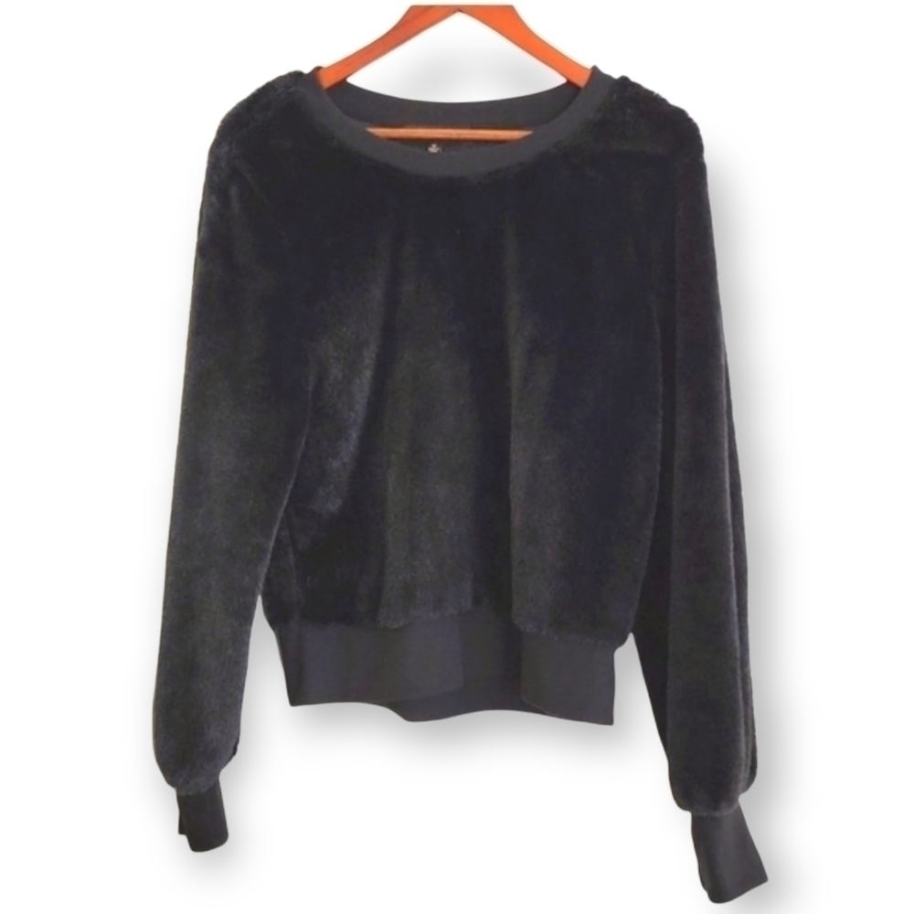 Almost Famous Black Top Size XL Fuzzy Furry Soft Festive Winter Holidays Cozy